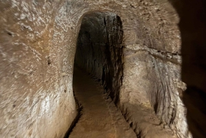 Hue: DMZ Tour de medio día en coche privado a los Túneles de Vinh Moc