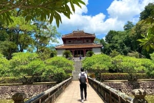 Хюэ: Тур на лодках-драконах, река Парфюм, пагоды и королевские гробницы