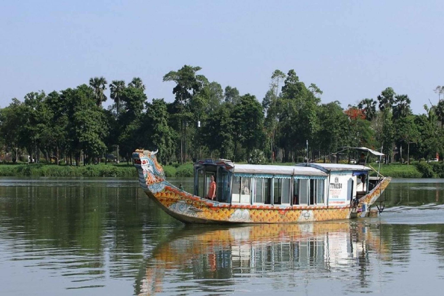 Hue: Rondvaart per drakenboot, Thien Mu pagode en koninklijke graftombe
