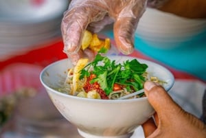 フエ：最も人気があり典型的な料理を味わうグルメツアー