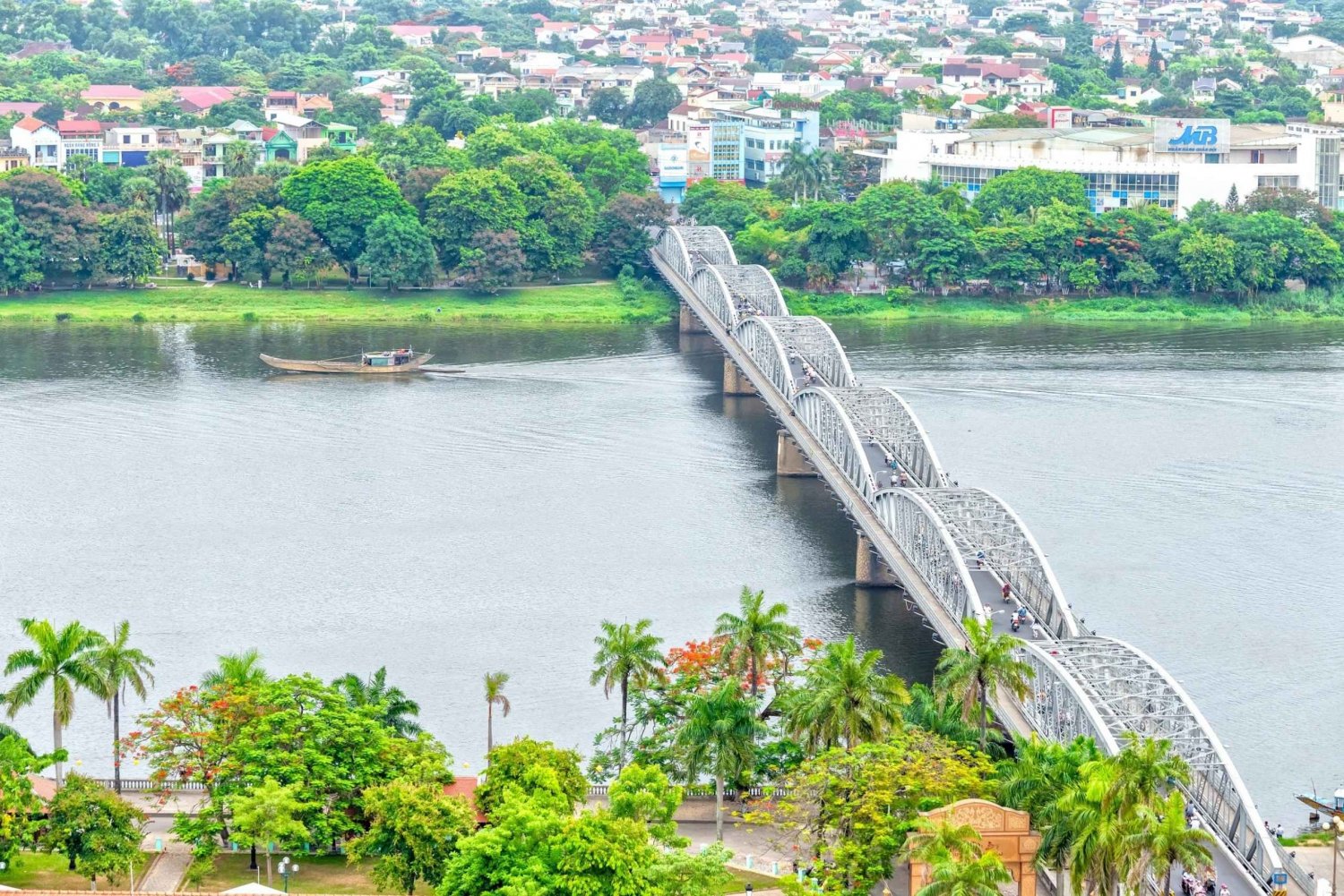 Hue: Guided City Tour and River Cruise from Chan May Port