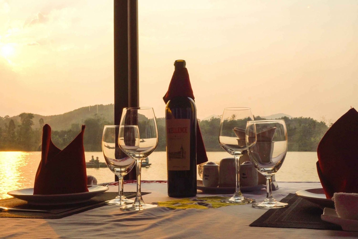 Hue: Huong River Boat Cruise with Romantic Dinner