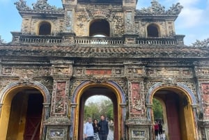 Tour a pie por la antigua ciudad imperial de Hue