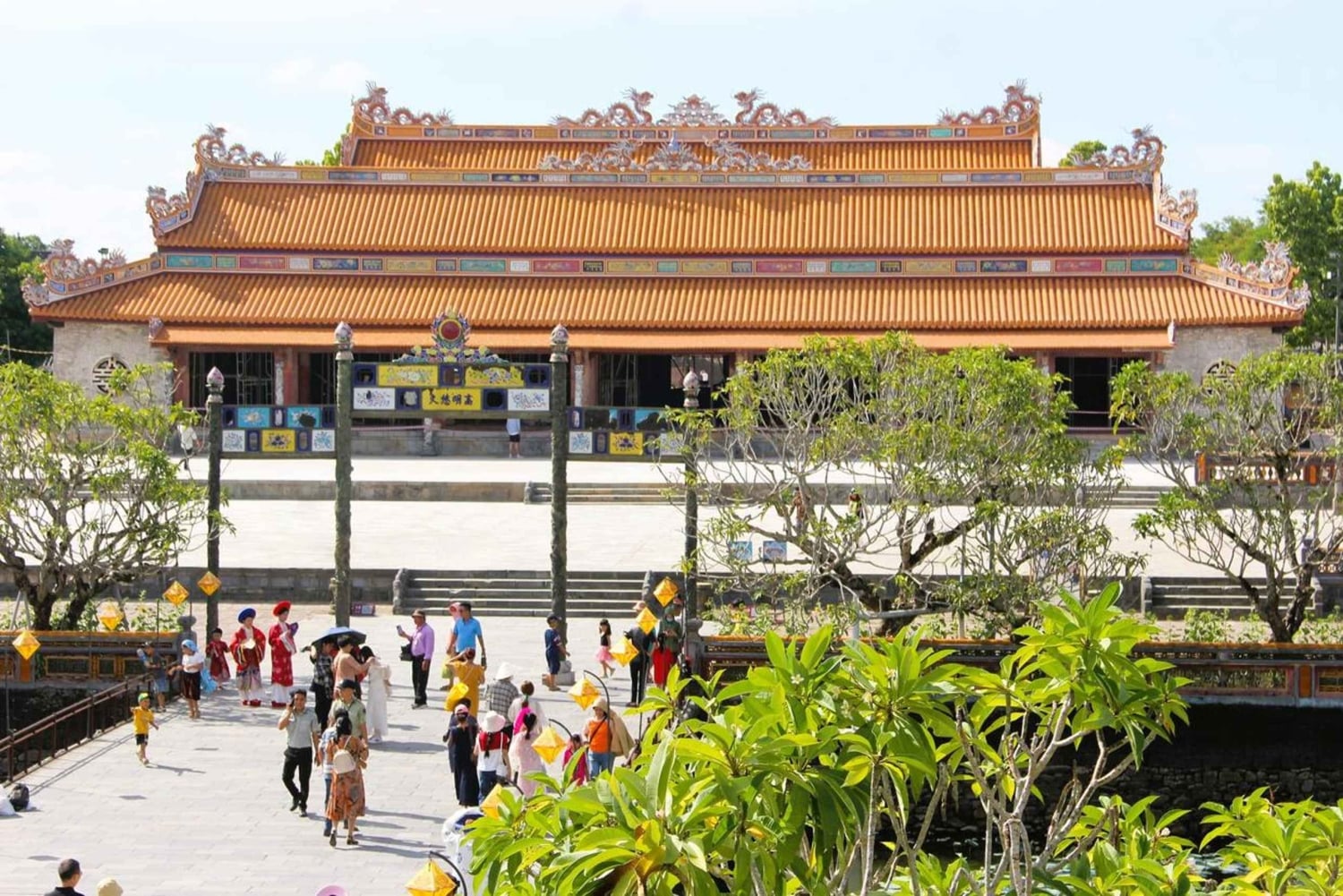 Hue Imperial City: An Dinh Palace, Citadel & Royal Dessert