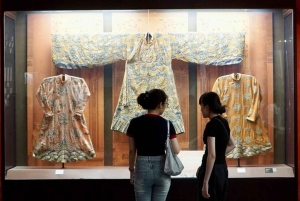 Hue Imperial City: An Dinh Palace, Citadel & Royal Dessert