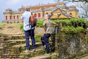 Hue: ciudad imperial, crucero por el río Perfume y tour por las tumbas