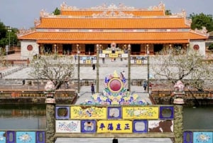 Hue: ciudad imperial, crucero por el río Perfume y tour por las tumbas