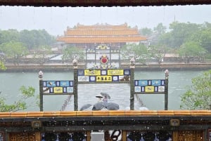 Hue: ciudad imperial, crucero por el río Perfume y tour por las tumbas