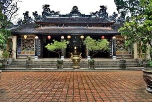 フエ：ジアロング廟と廃墟となったウォーターパークへのジープツアーをお楽しみください