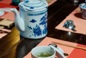 Hue: Taller de té «Loto en una taza»