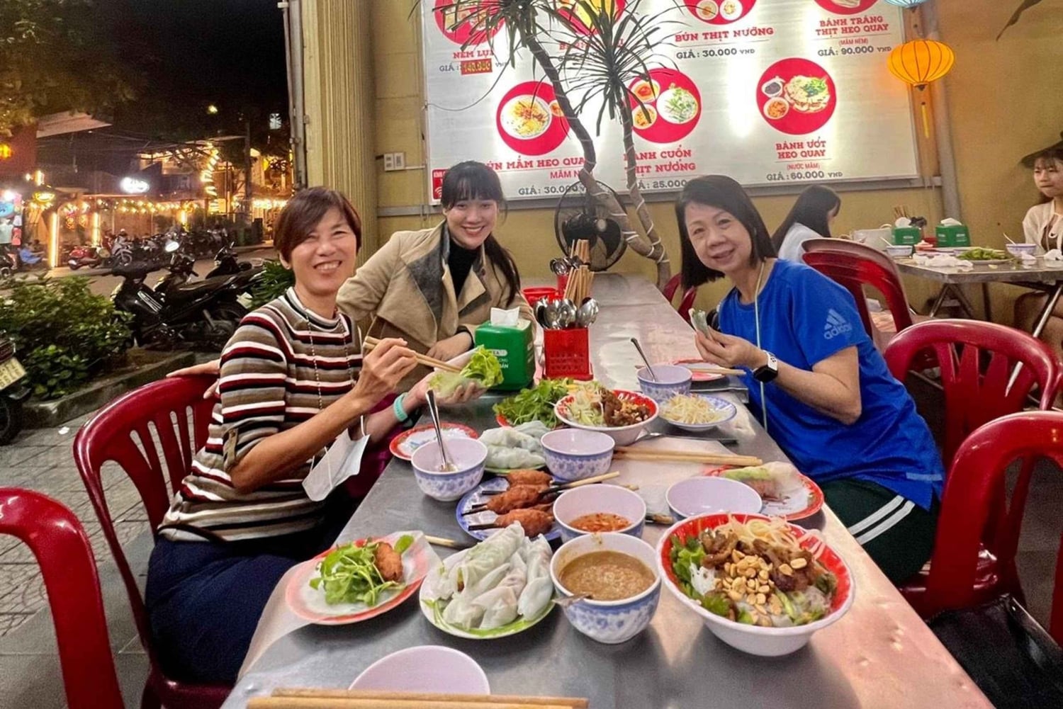 Hue: Night Street Food Tour by Cyclo with a Local Guide