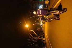 Hue: Nächtliche Street Food Tour mit dem Cyclo und einem lokalen Guide