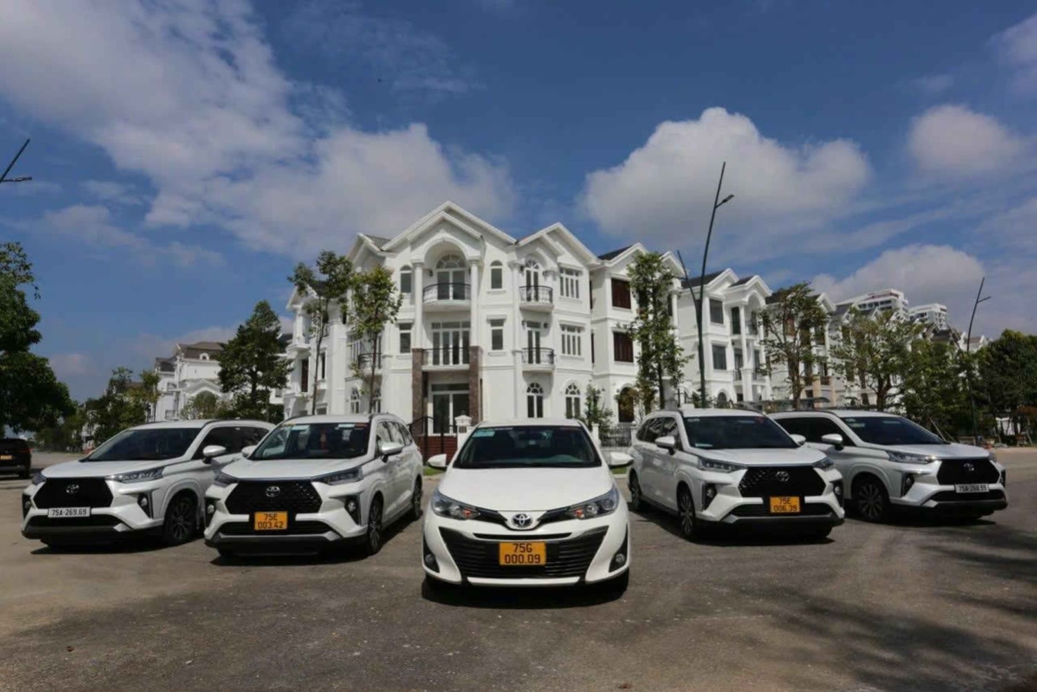 Hue: Privater Transfer von/nach Hoi An zu den wichtigsten Sehenswürdigkeiten