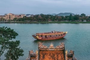 Hue: crucero por el río Perfume con almuerzo y narración