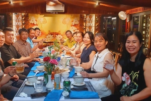 Hue: crucero con cena por el río Perfume y espectáculo tradicional