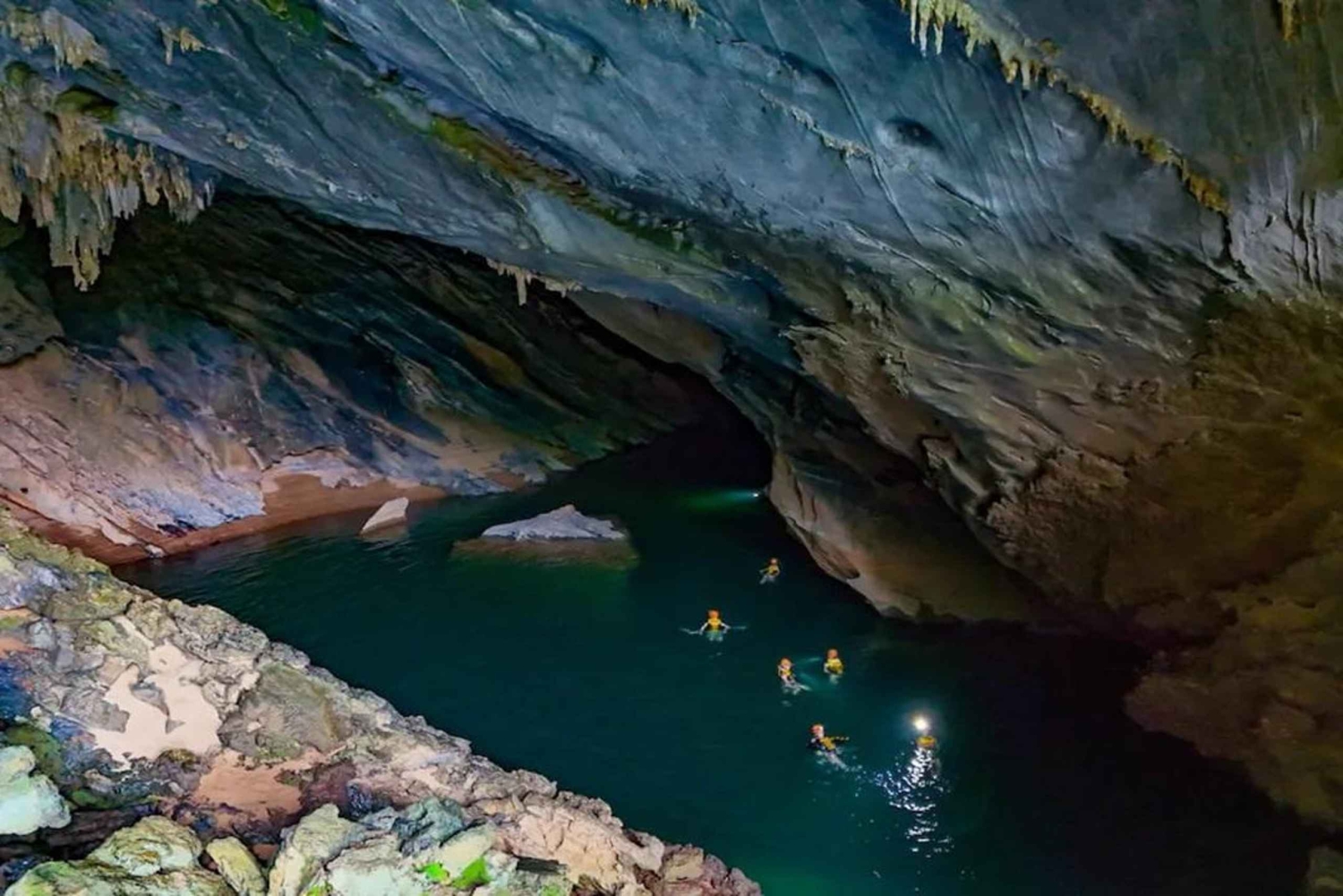 Hue: gita di 1 giorno alla grotta di Phong Nha con giro in barca e pranzo