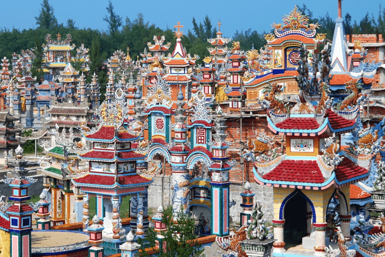 Hue: Privatbil till/från Da Nang via fantastiska stopp (enkel resa)