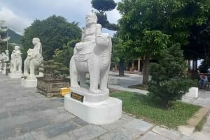 Хюэ: Частный автомобиль до/из Да Нанга с живописными остановками