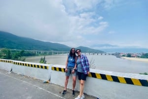 Hue : Privatwagen nach Hoi An über die Goldene Brücke oder umgekehrt