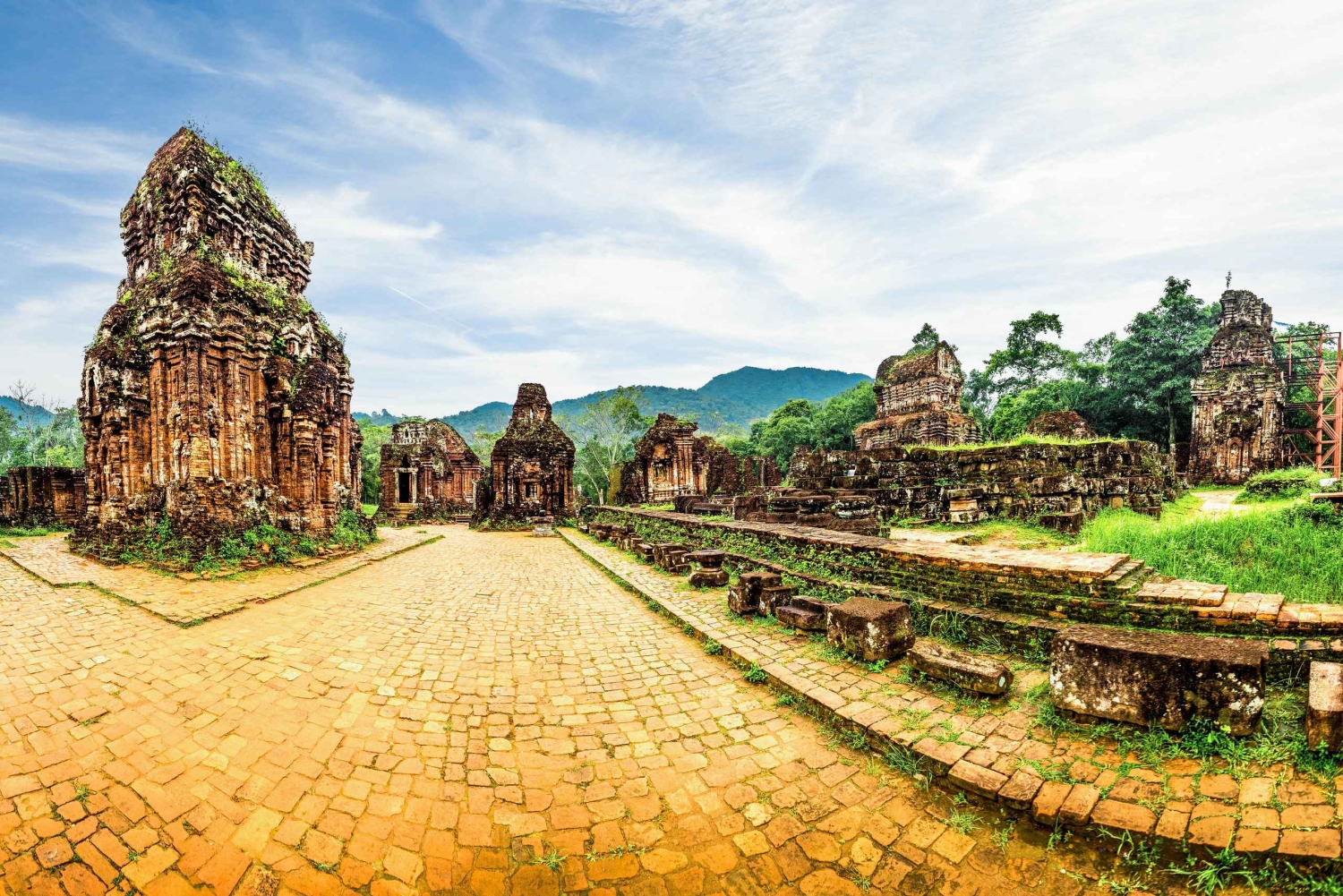 Хюэ: частный автомобиль до Хойана с остановками в интересных местах