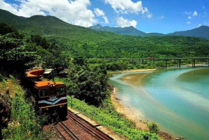 Hue: Privat bil via fantastiska stopp till/från Hoi An (1 väg)