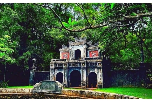 Hue Private City Tour Motorbike with Easy Rider