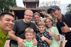Hue: tour particular pelas tumbas reais com as 3 melhores tumbas e pagode