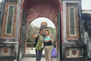 Hue: tour particular pelas tumbas reais com as 3 melhores tumbas e pagode