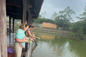 Hue: tour particular pelas tumbas reais com as 3 melhores tumbas e pagode