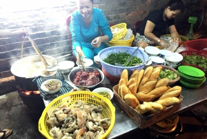 Hue: Royal City Street Eats - Evening Food Tour by Cyclo