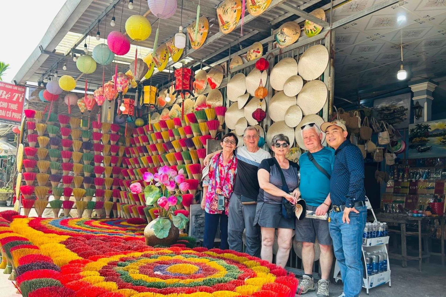 Hue: Privétour langs koninklijke graven en pagodes per drakenboot en auto