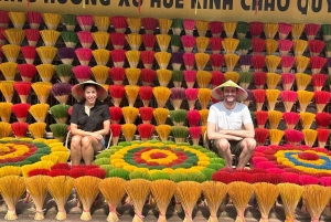 Hue: Privétour langs koninklijke graven en pagodes per drakenboot en auto