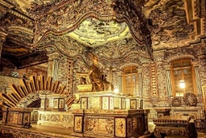 Excursão aos Túmulos Reais de Hue: Visita às melhores pagodes e mausoléus