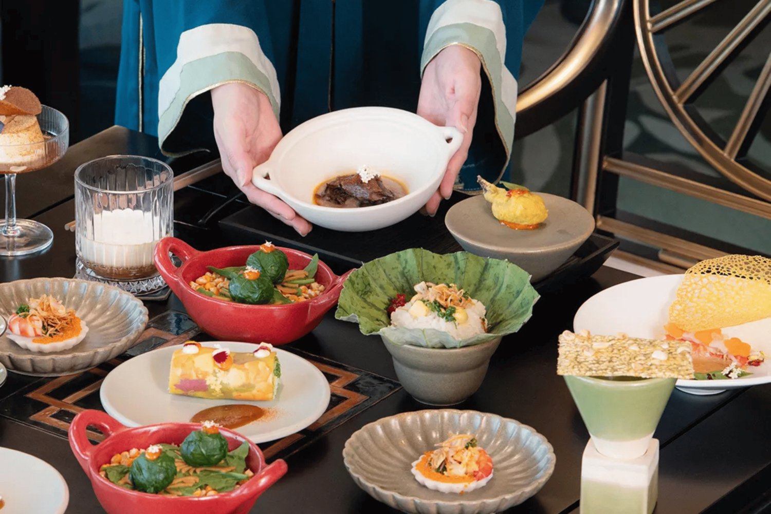 Hue: Scenic Perfume River Cruise with Traditional Brunch