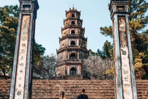 Hue: cerimonia del tè, pagoda e laboratorio di fiori di carta