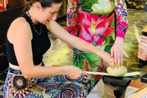 Hue: ceremonia del té, pagoda y taller de flores de papel