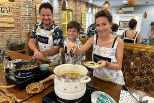 Corso di cucina immersivo e tour del mercato con chef locale + ricettario