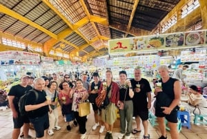 Corso di cucina immersivo e tour del mercato con chef locale + ricettario