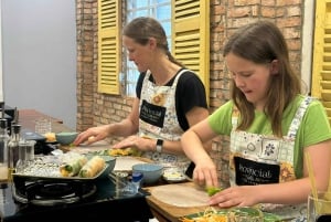 Corso di cucina immersivo e tour del mercato con chef locale + ricettario