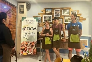 Aula de culinária imersiva e visita ao mercado com um chef local + livro de receitas