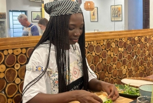 Aula de culinária imersiva e visita ao mercado com um chef local + livro de receitas