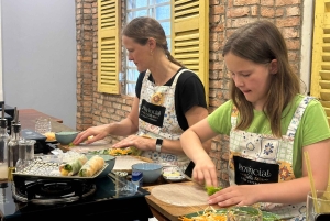 Aula de culinária imersiva e visita ao mercado com um chef local + livro de receitas