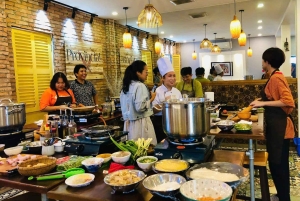 Aula de culinária imersiva e visita ao mercado com um chef local + livro de receitas