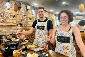 Aula de culinária imersiva e passeio pelo mercado de BenThanh com um chef local