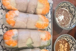 Aula de culinária imersiva e passeio pelo mercado de BenThanh com um chef local