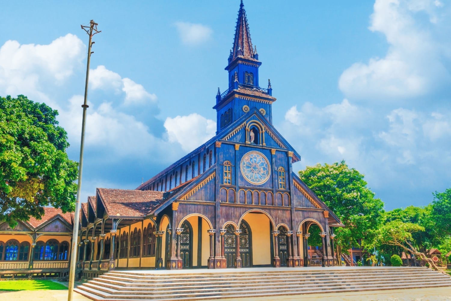 Кон Тум: обзорная экскурсия по городу и знакомство с местными вкусами с трансфером