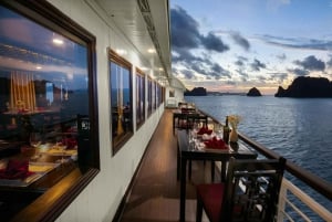 Från Hanoi/Ha Long: La Regina 4-stjärnigt kryssningsfartyg – Bai Tu Long-bukten