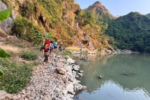 Lan Ha Bay: Cave Camping and Bioluminescent Plankton Tour