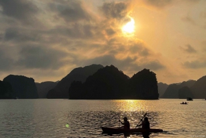 Excursion d'une journée dans la baie de Lan Ha : Kayak, baignade et vélo