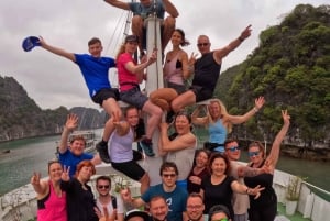 Crucero de lujo con balcón en la bahía de Lan Ha: bici, kayak, comidas